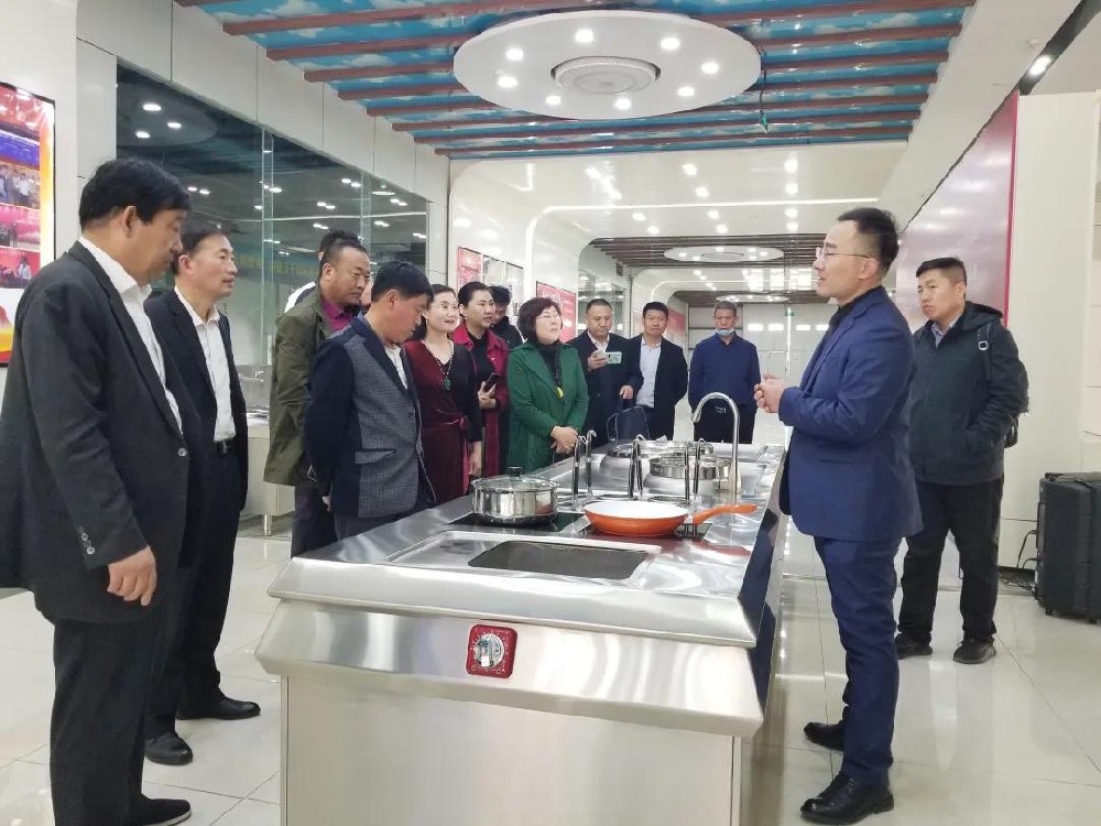 臨沂市工商聯(lián)餐飲酒店業(yè)商會(huì)一行來(lái)公司考察交流